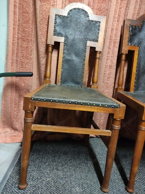 3 antike Holzstühle mit Lederbezug Bild 3