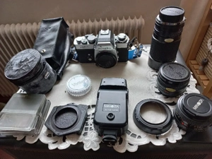 Analoge Fotokamera, mit viel Zubehör.