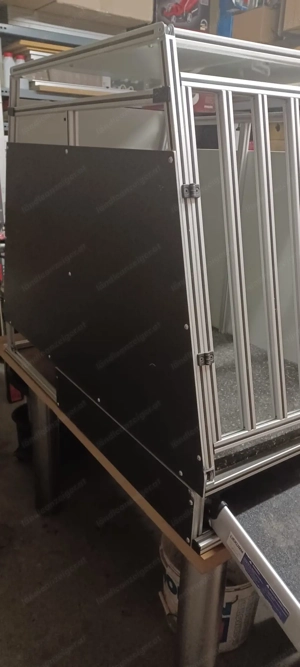 Hundebox mit Rampe Bild 2