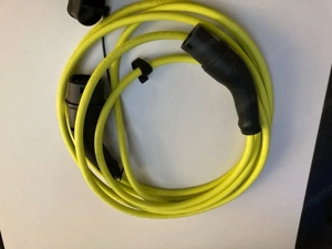 ePro Wallbox von Free2move eSolutions mit Ladekabel CCS Typ 2