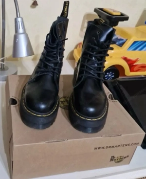 Dr. Martens Jadon