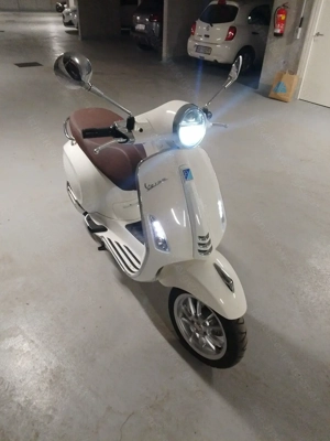 Vespa Primavera 125 ABS Bild 2