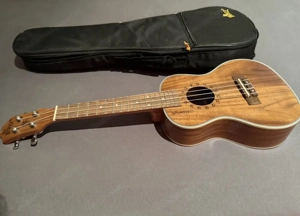 Neuwertige Ukulele Bild 3