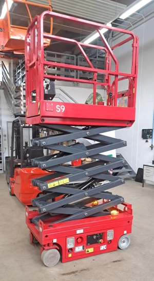 Magni ES 0708 EP Elektro Scherenarbeitsbühne Arbeitsbühne ähnlich Haulotte Genie Snorkel JLG Bild 2