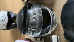 Schutzausrüstung und Pratzen Bild 4