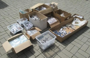 Schmuck Spielzeug Restposten Dekoration Deko Modeschmuck Hänger Ohrringe Armreifen Bild 3