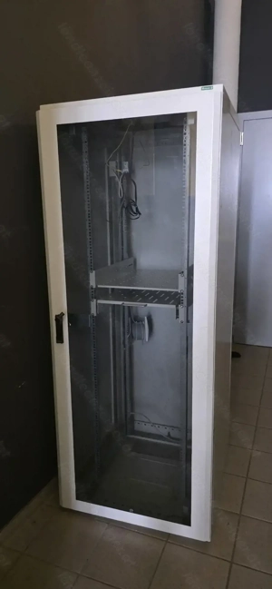 Netzwerkschrank
