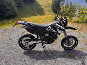 Superschöne LC4 BlackWhite Supermoto Bild 5