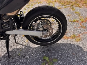 Superschöne LC4 BlackWhite Supermoto Bild 9