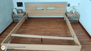 Bett mit 2 Nachtkästchen