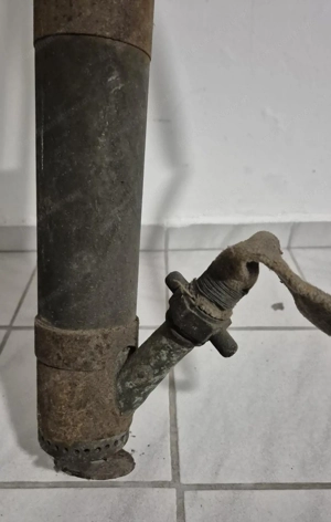 Antike Bauernwerkzeuge   Deko-Set: Dreschflegel, Torfstecher & Handspritze Bild 2