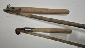 Antike Bauernwerkzeuge   Deko-Set: Dreschflegel, Torfstecher & Handspritze Bild 8