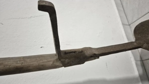 Antike Bauernwerkzeuge   Deko-Set: Dreschflegel, Torfstecher & Handspritze Bild 6