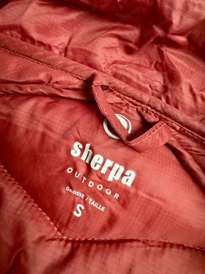Ultramoderne Sherpa Daunenjacke - Grösse S Bild 3