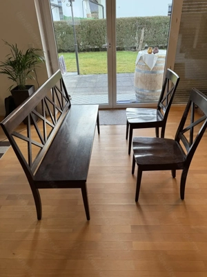 Bank und zwei Stühle aus Vollholz, dunkelbraun, gebraucht Bild 2