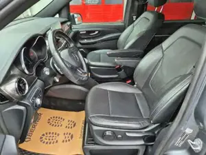 Mercedes-Benz V 220 Bild 13