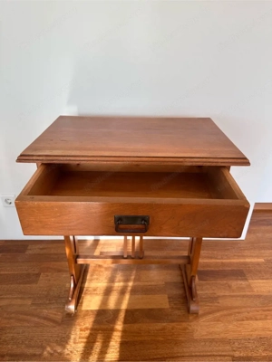 Vintage Nachttisch aus Holz Bild 2