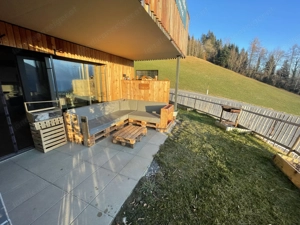 Wohnen mit Aussicht: 2-Zi. Whg. mit Garten, Stellplatz und Einbauküche