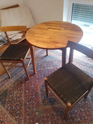 Ikea Tisch und 2 Stühle. Bild 2