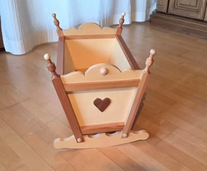 Wiege aus Holz Bild 2