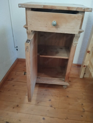 Nachtkästchen Bild 2