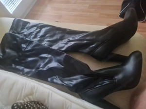Lackkleid Grösse M  Overknie Stiefel Grösse 39 Bild 2