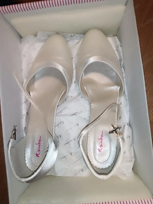 Rainbow Club Anika Brautschuh in Ivory Satin.  Bild 5