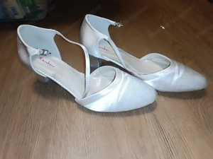 Rainbow Club Anika Brautschuh in Ivory Satin.  Bild 2