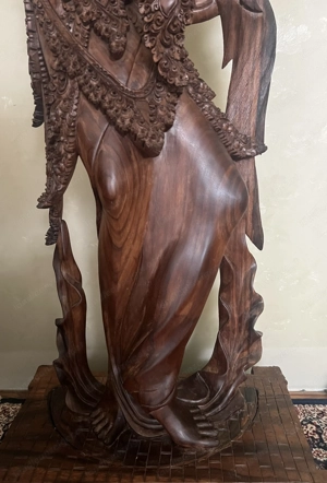 Balinesische Legong Tänzerin handgeschnitzt 1,5m Höhe 40er Jahre  Bild 6