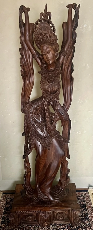 Balinesische Legong Tänzerin handgeschnitzt 1,5m Höhe 40er Jahre  Bild 2