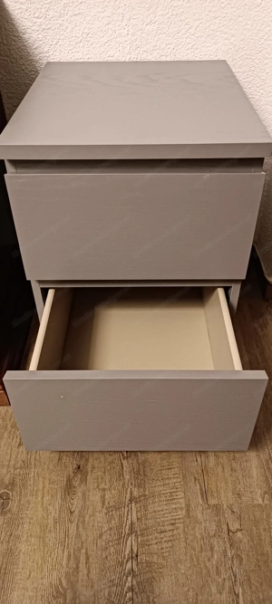 2 Graue Nachtschränkchen  Bild 2