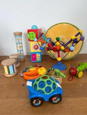 2. Baby Spielzeug Paket 6-9 Monate Bild 3