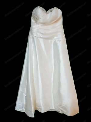 Verkaufe Brautkleid in Elfenbein weiß mit Akzenten am Dekolleté 