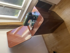 Vintage mechanische Nähmaschine im Schrank   Made in Germany (Dresden) Bild 2