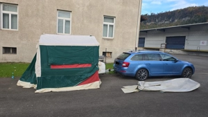 Zeltanhänger 2 mal ca 140 betten geeignet bis zu 4 Personen  Bild 2