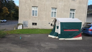 Zeltanhänger 2 mal ca 140 betten geeignet bis zu 4 Personen  Bild 3