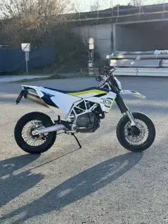 Husqvarna 701 Supermoto Bild 6