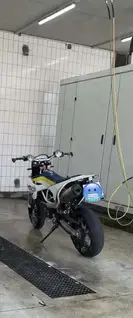 Husqvarna 701 Supermoto Bild 3