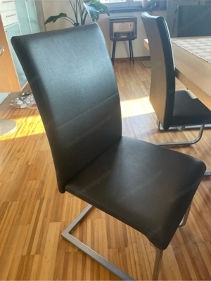 Tisch und Stühle Bild 4