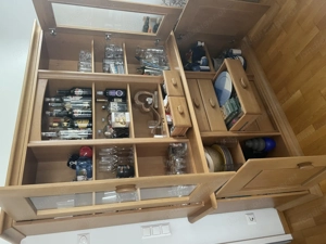 Schöne, neuwertige Vollholz - Vitrine zu verkaufen! Bild 4