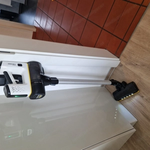 Kärcher VC 7 Akkustaubsauger mit Zubehör und Ersatzakku Bild 2