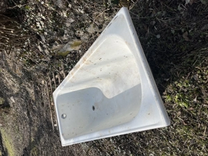 Alte Badewanne als Viehtränke zu verschenken Bild 3
