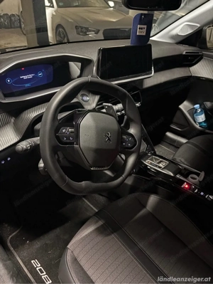 Peugeot 208 Allure Pure Tech  Bild 5