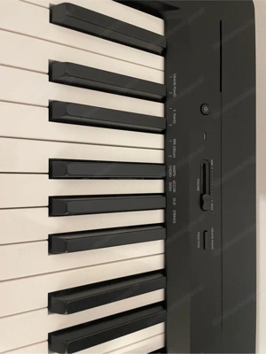 Yamaha P-145 Digitalpiano - neuwertig - inkl Zubehör (Pedal, Ständer, Kopfhörer, Staubschutz) Bild 2