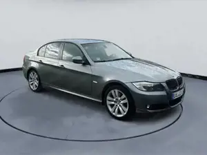 BMW 3er E90 | 125 kW | 2009 | Austauschmotor | AHK | 8-fach bereift