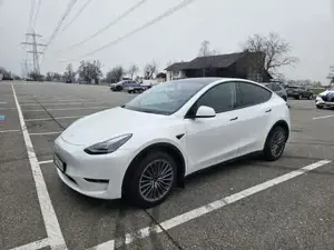 Tesla Model Y Bild 2