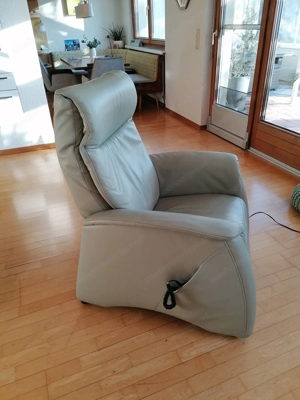 Lederfernsehsessel mit Rollen, elektr. verstellbar Bild 7