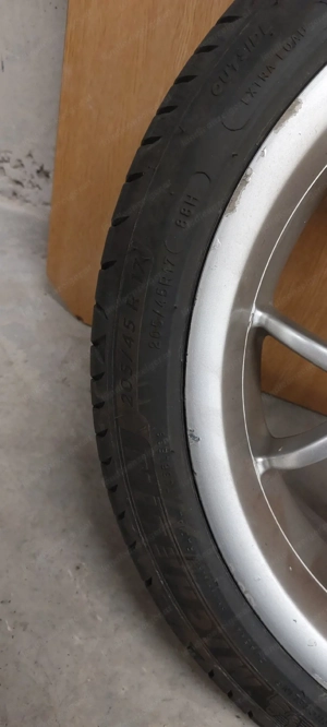 Reifen mit Alufelge Bild 2