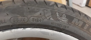 Reifen mit Alufelge Bild 3