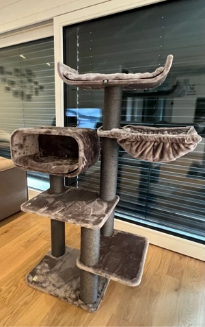 Petrebels Kratzbaum Estate 157